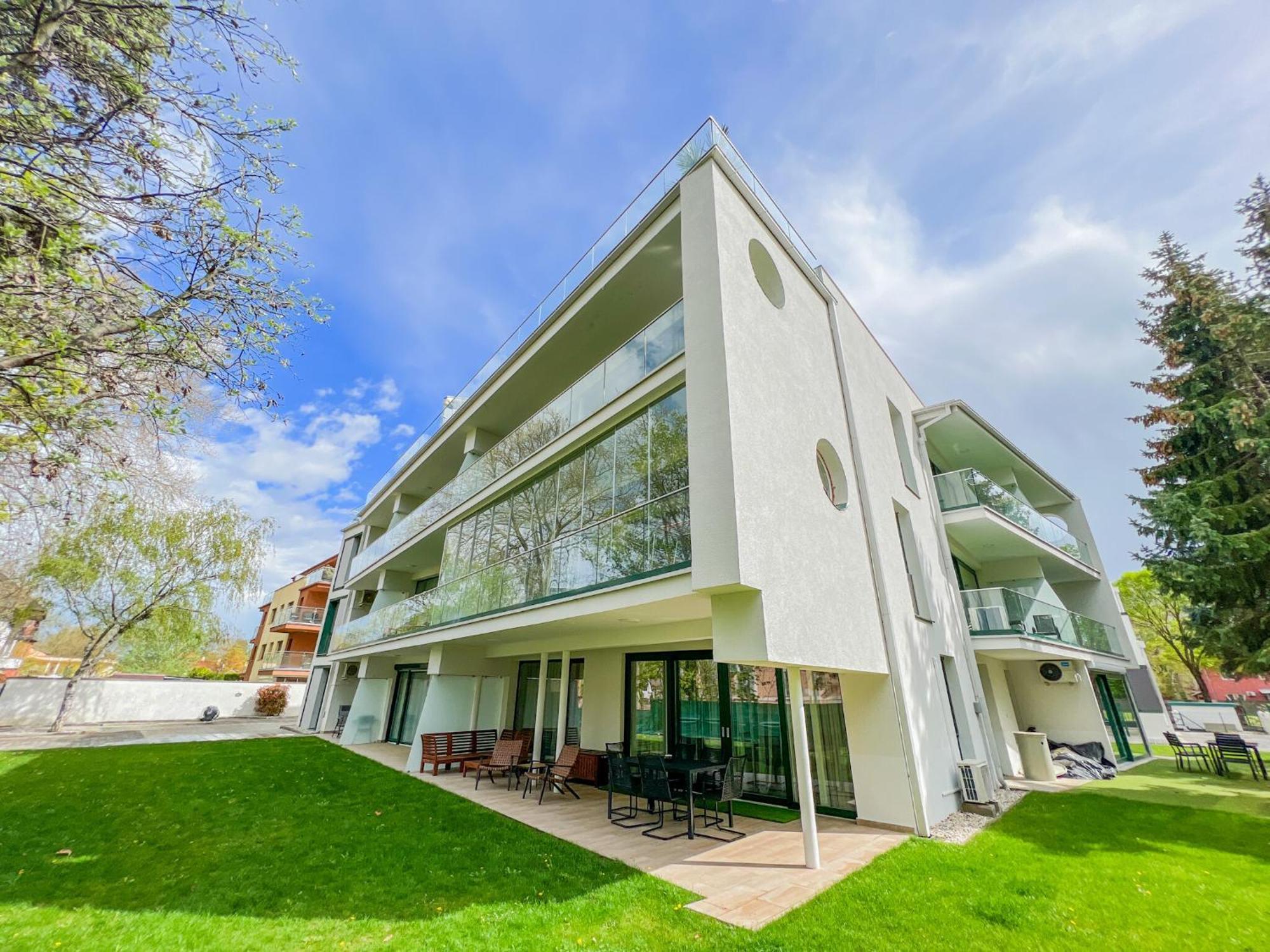 Villa Bauhaus Gold Siófok Exteriér fotografie